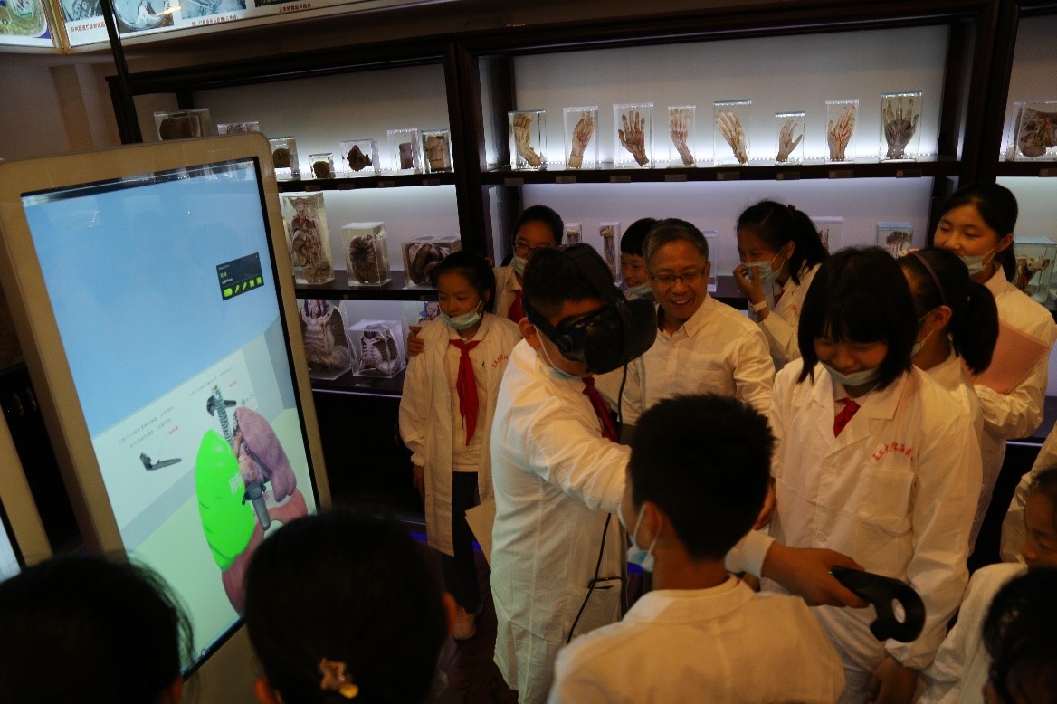 2018年上海科技节期间，实验室向社会开放《人体科学馆》并开设科普讲座